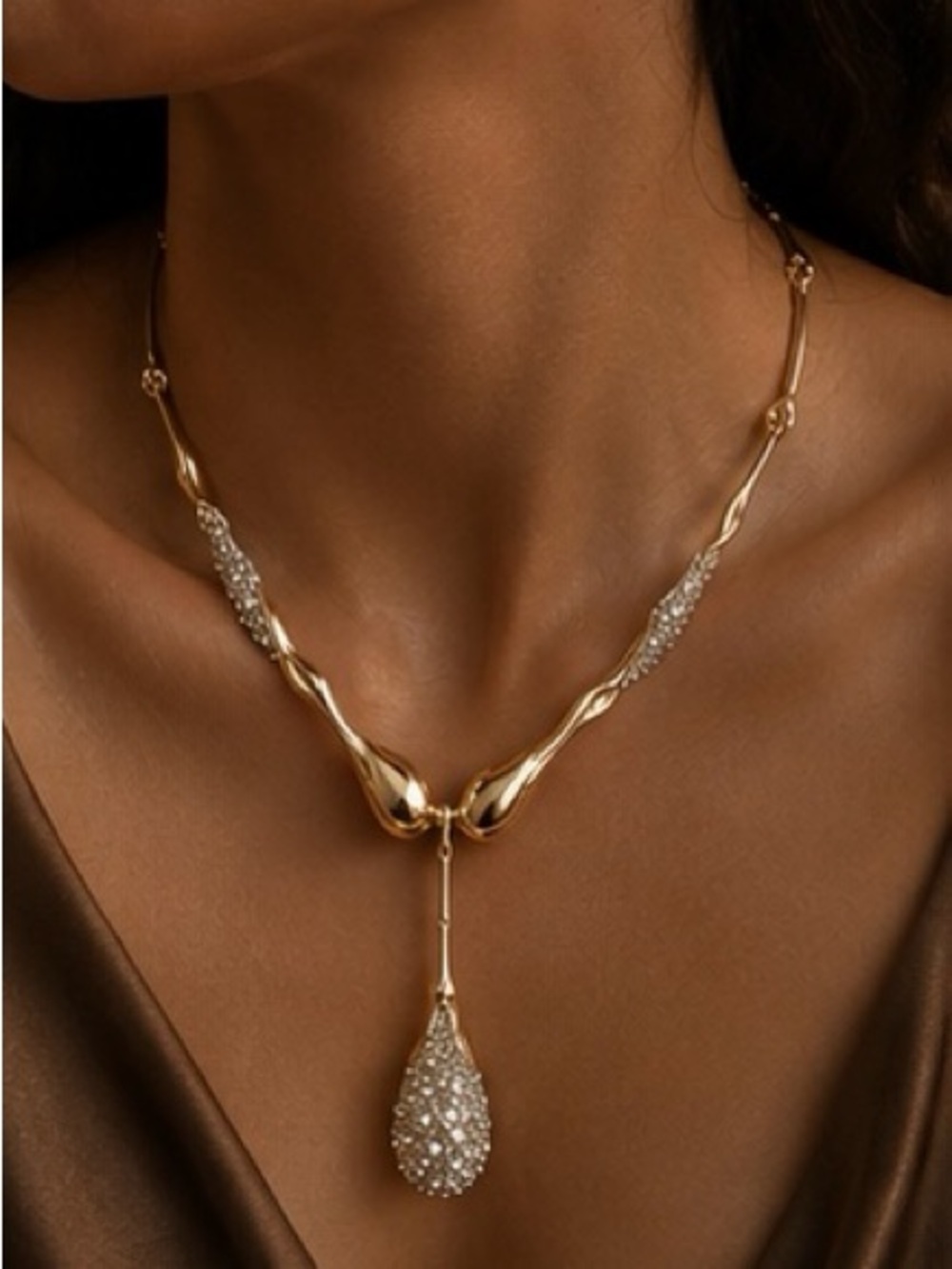 Elegant Gold Teardrop Pendant Necklace